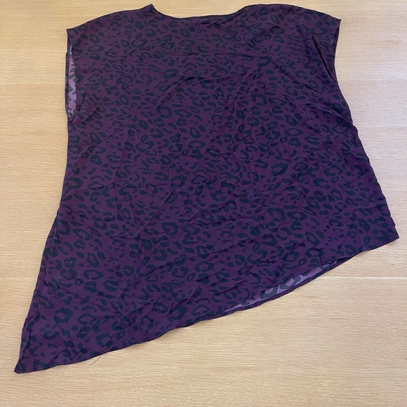 Women's Torrid Size 3 3X Purple Animal Print Asymmetrical Stretch Top Sleeveless - Picture 4 of 7